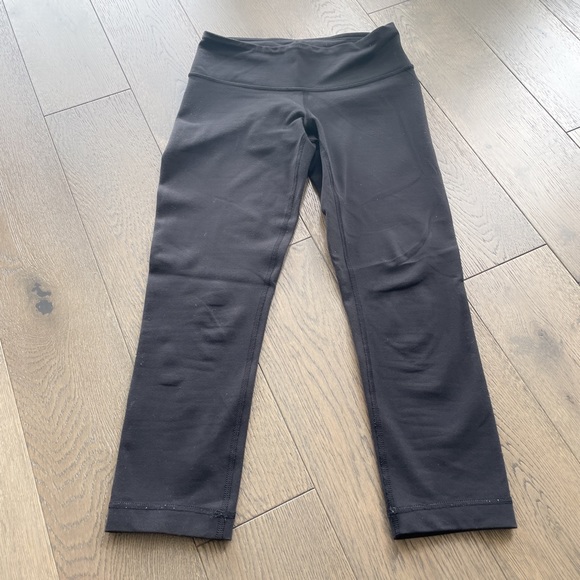 ❤️Lululemon Cropped Leggings Black Size 2 - Picture 2 of 5